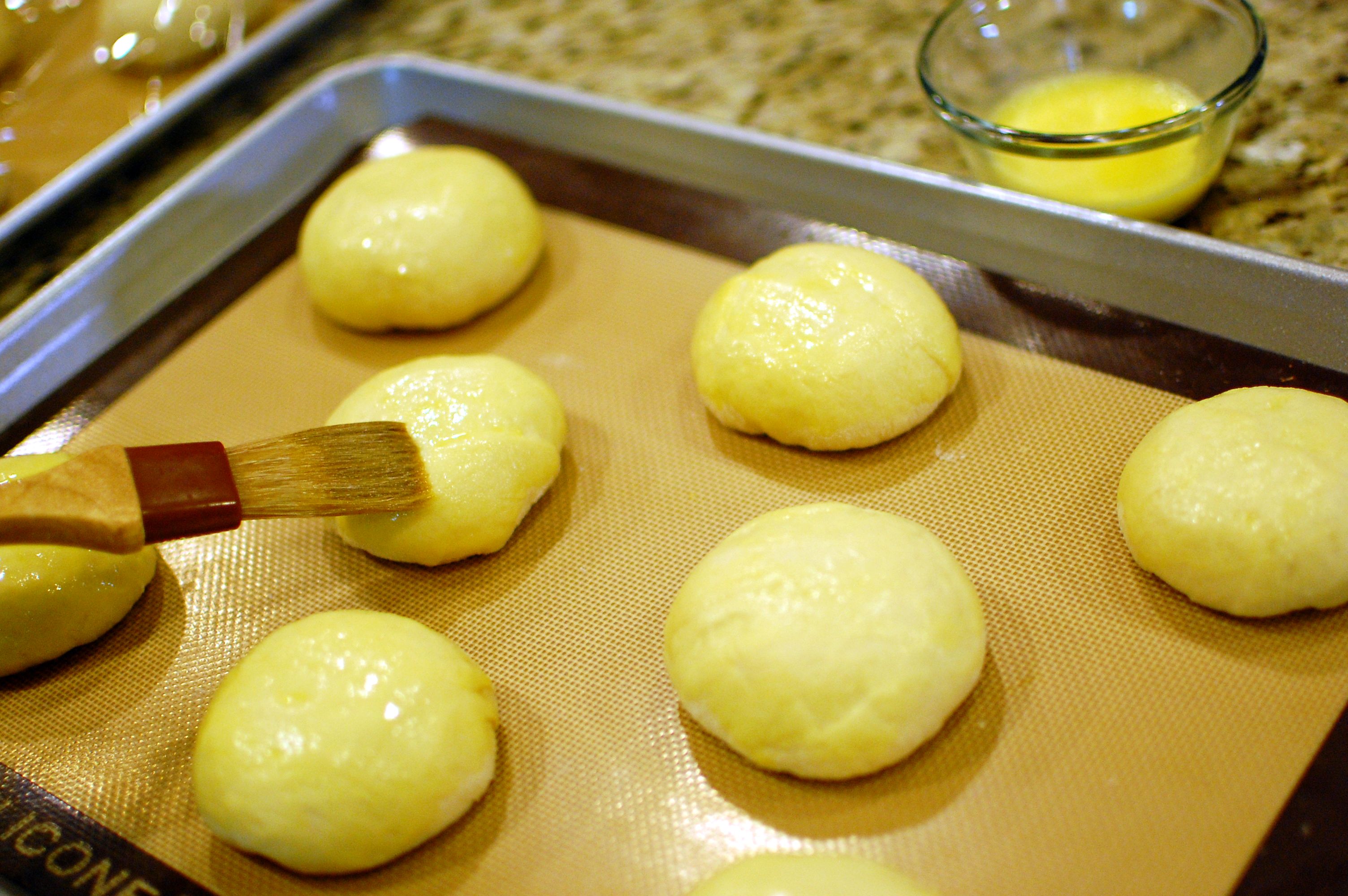 Чем можно смазать выпечку вместо яиц. Японская выпечка. Японские пирожки. Японская выпечка фото. Пирожки в Японии.